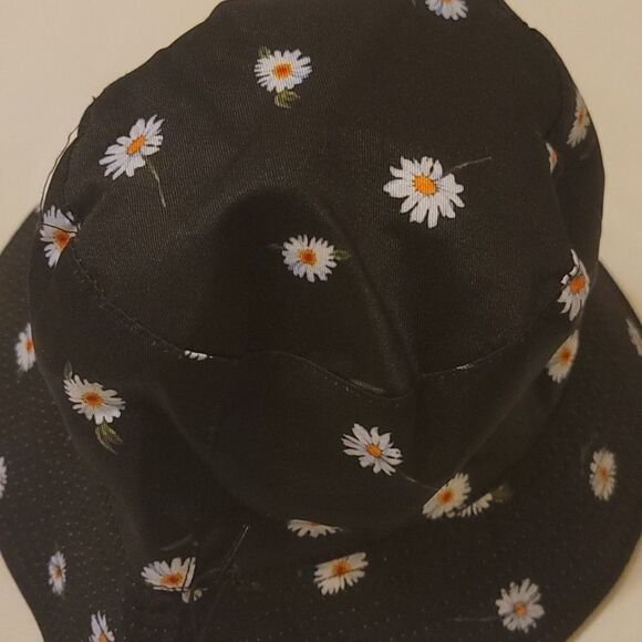 Alicia +olivia hat  - Picture 4 of 9